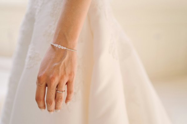 Silver charm bracelets: a jewel loaded with meaning and aesthetics